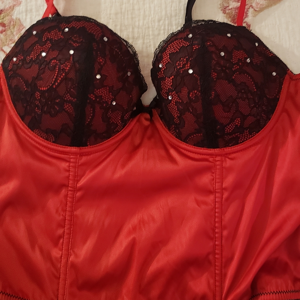 Gilligin & O'Malley Intimates Bustier Red/Black M